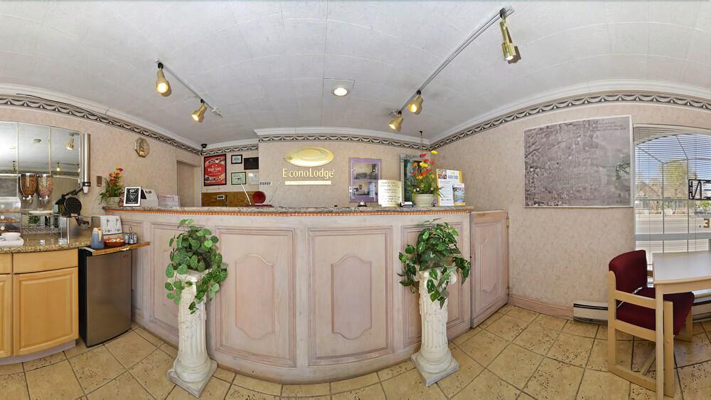 Econo Naval Air Station Area Lodge