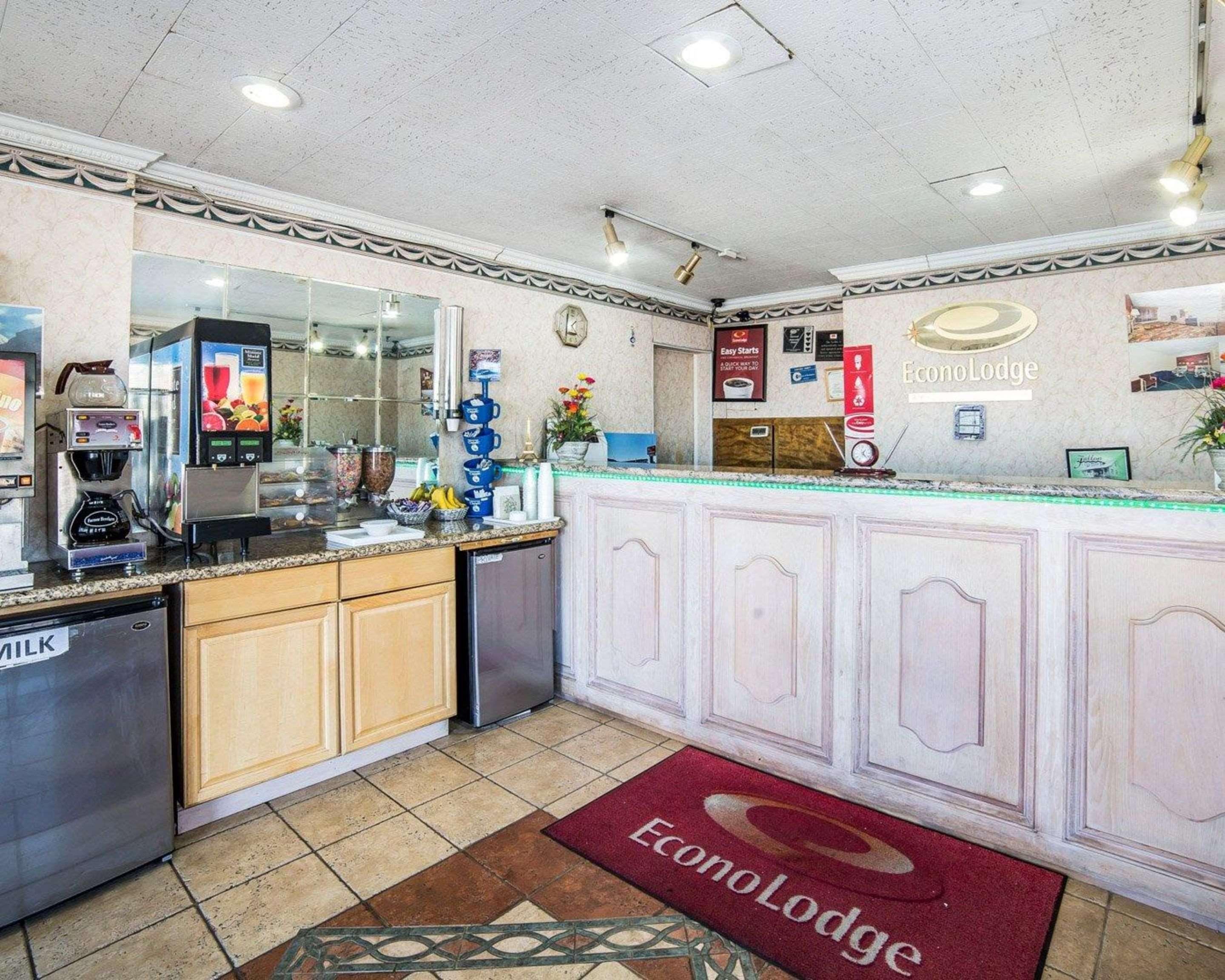 Econo Naval Air Station Area Lodge *