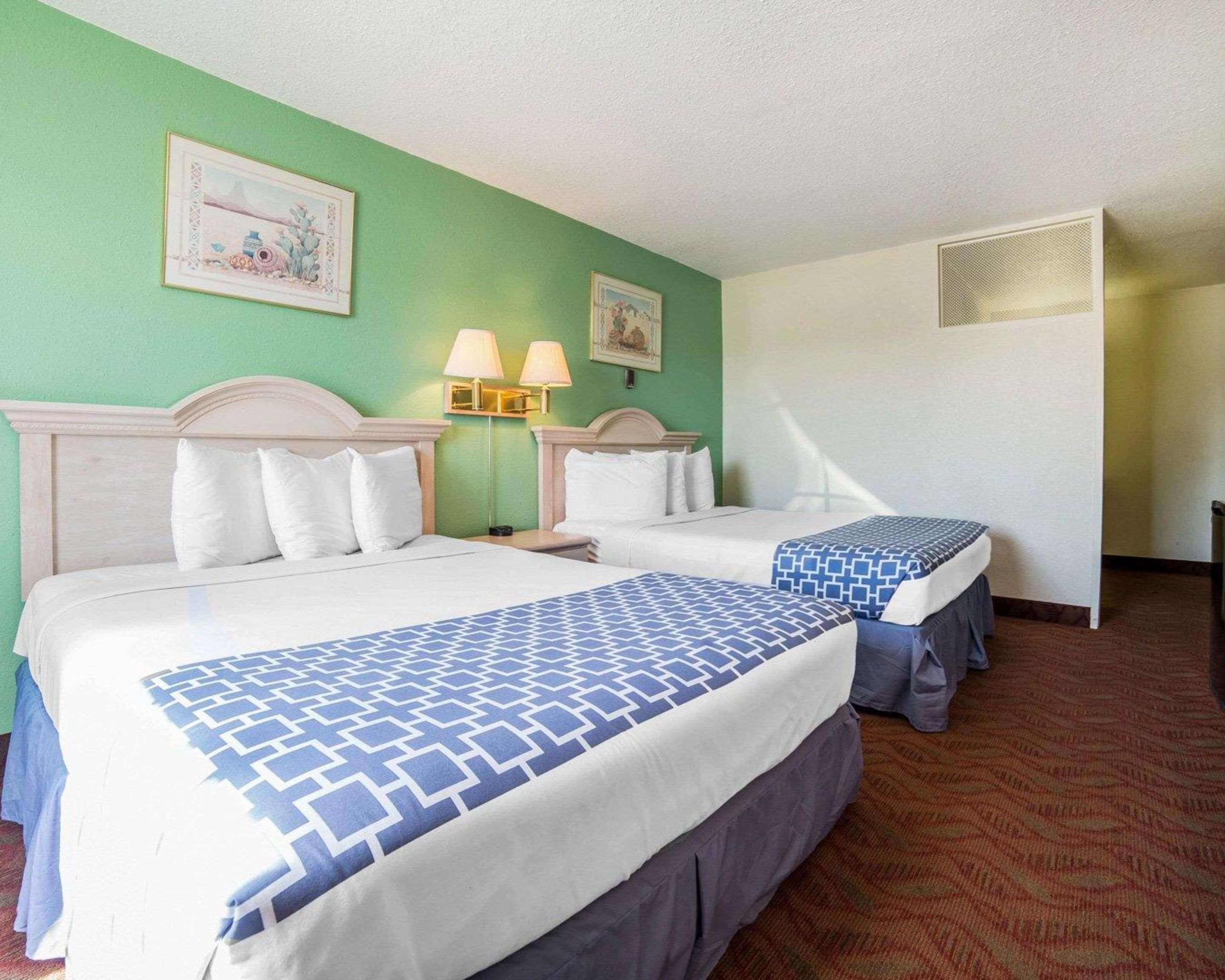 Econo Naval Air Station Area Lodge *