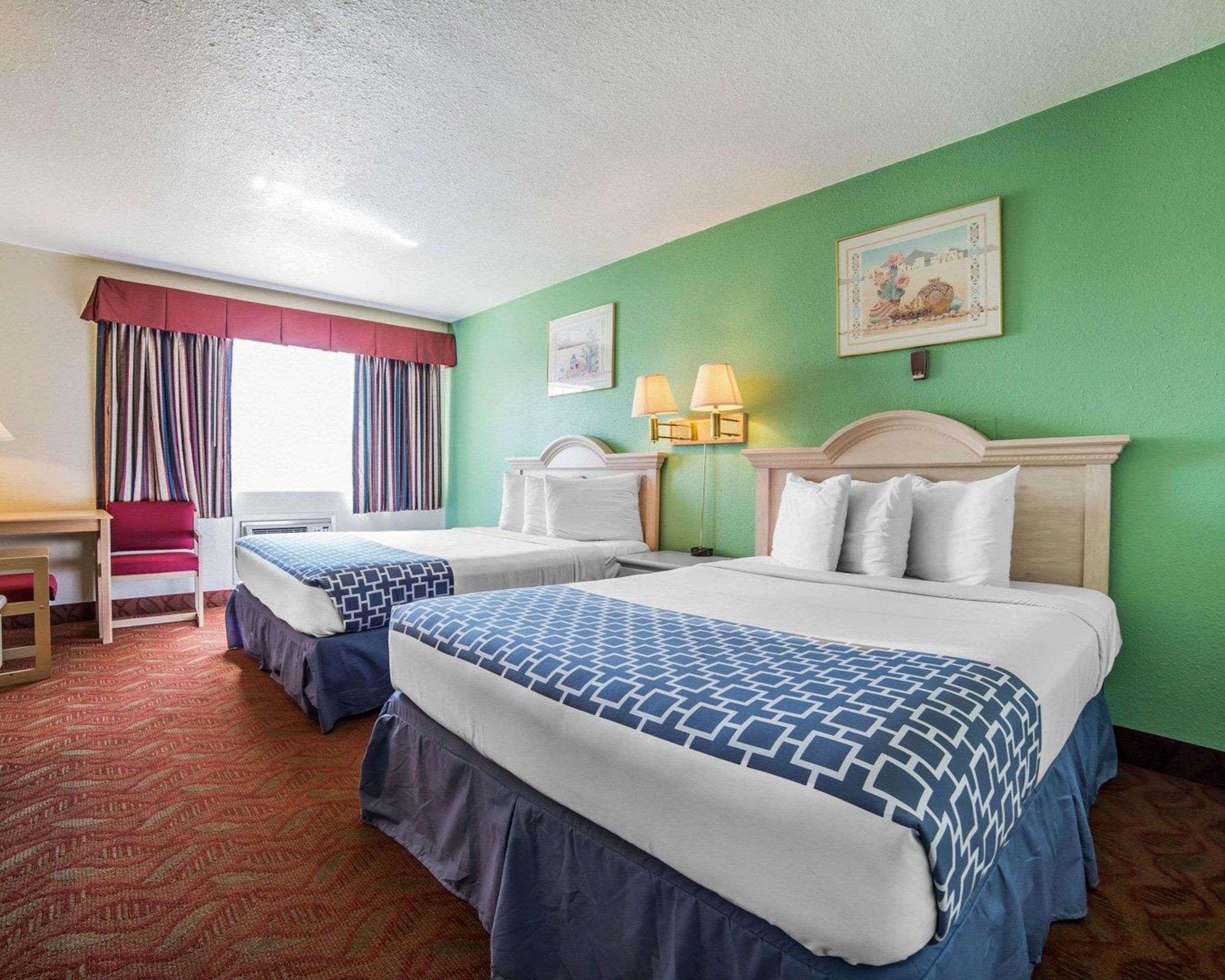 Econo Naval Air Station Area Lodge