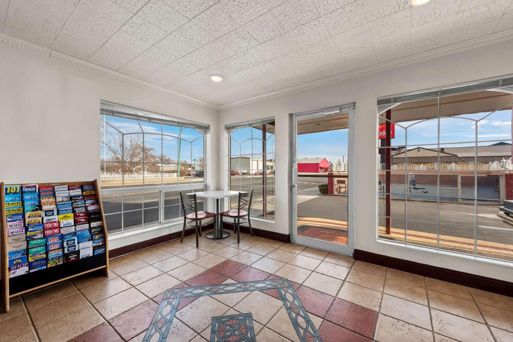 Lodge Econo Naval Air Station Area *