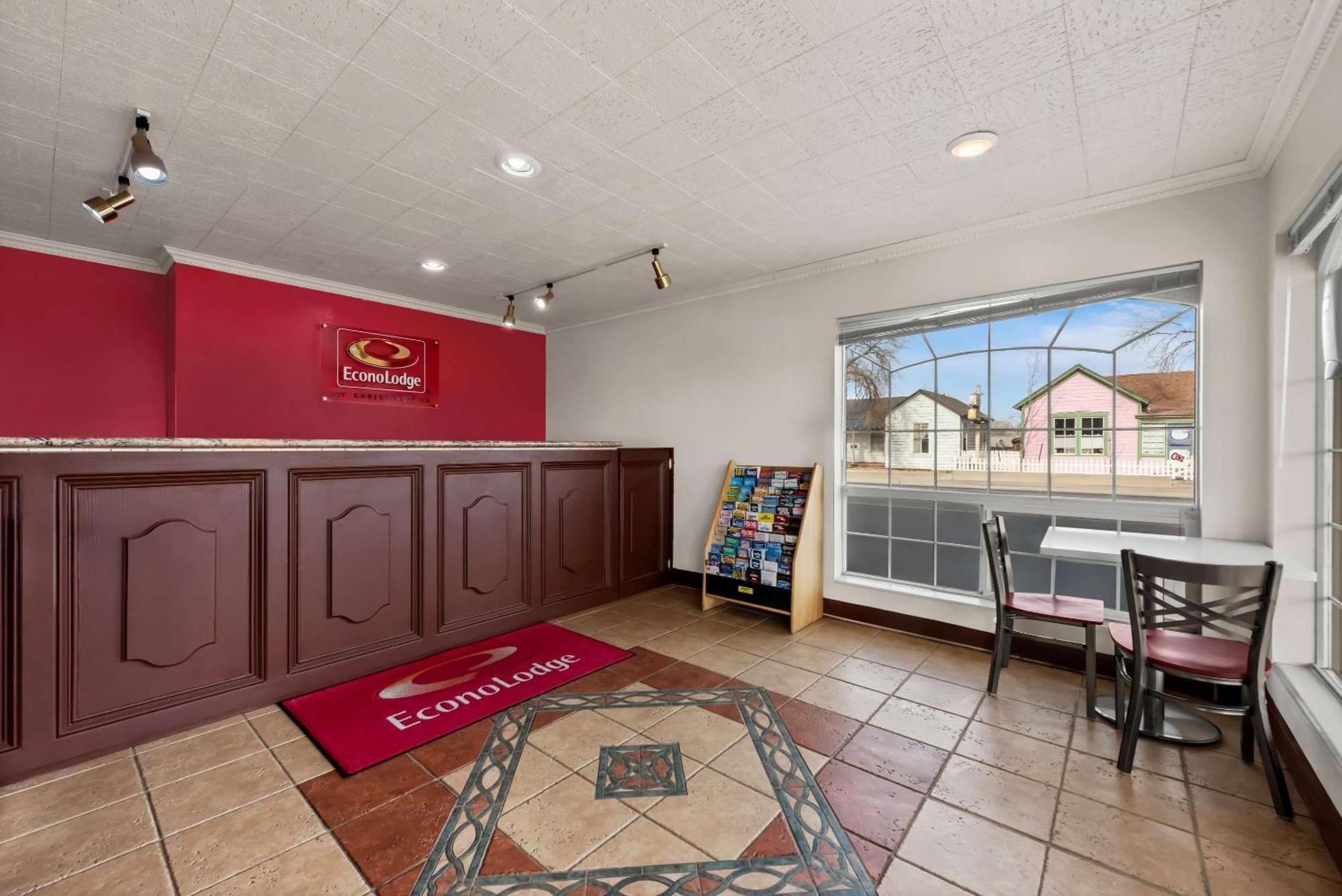 Econo Naval Air Station Area Lodge