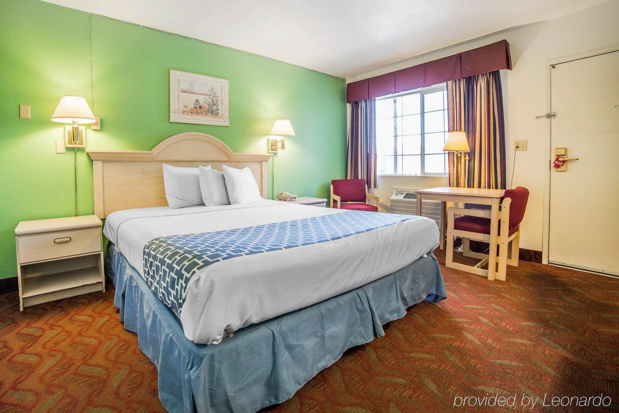 Econo Naval Air Station Area Lodge *