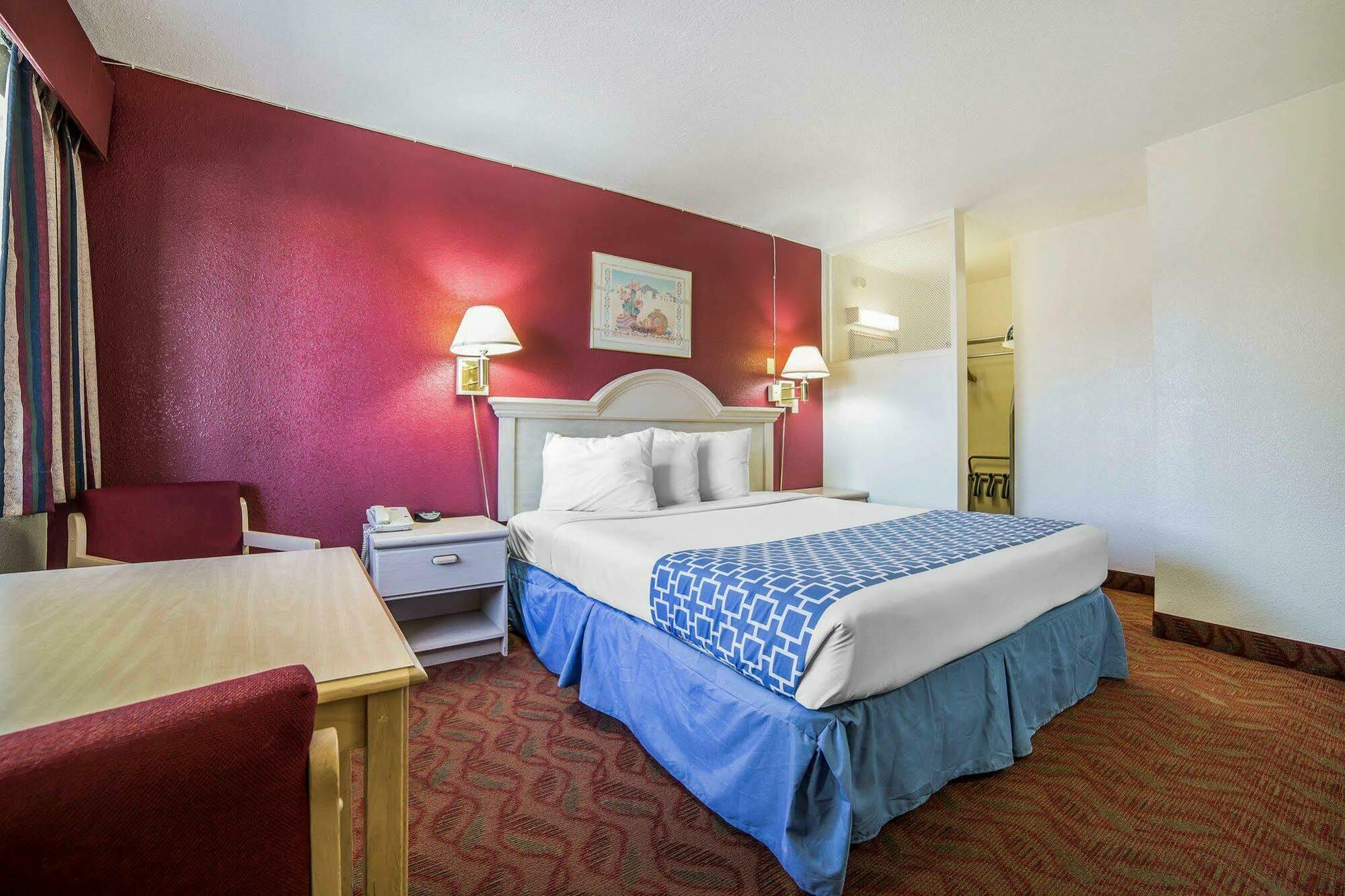 Econo Naval Air Station Area Lodge