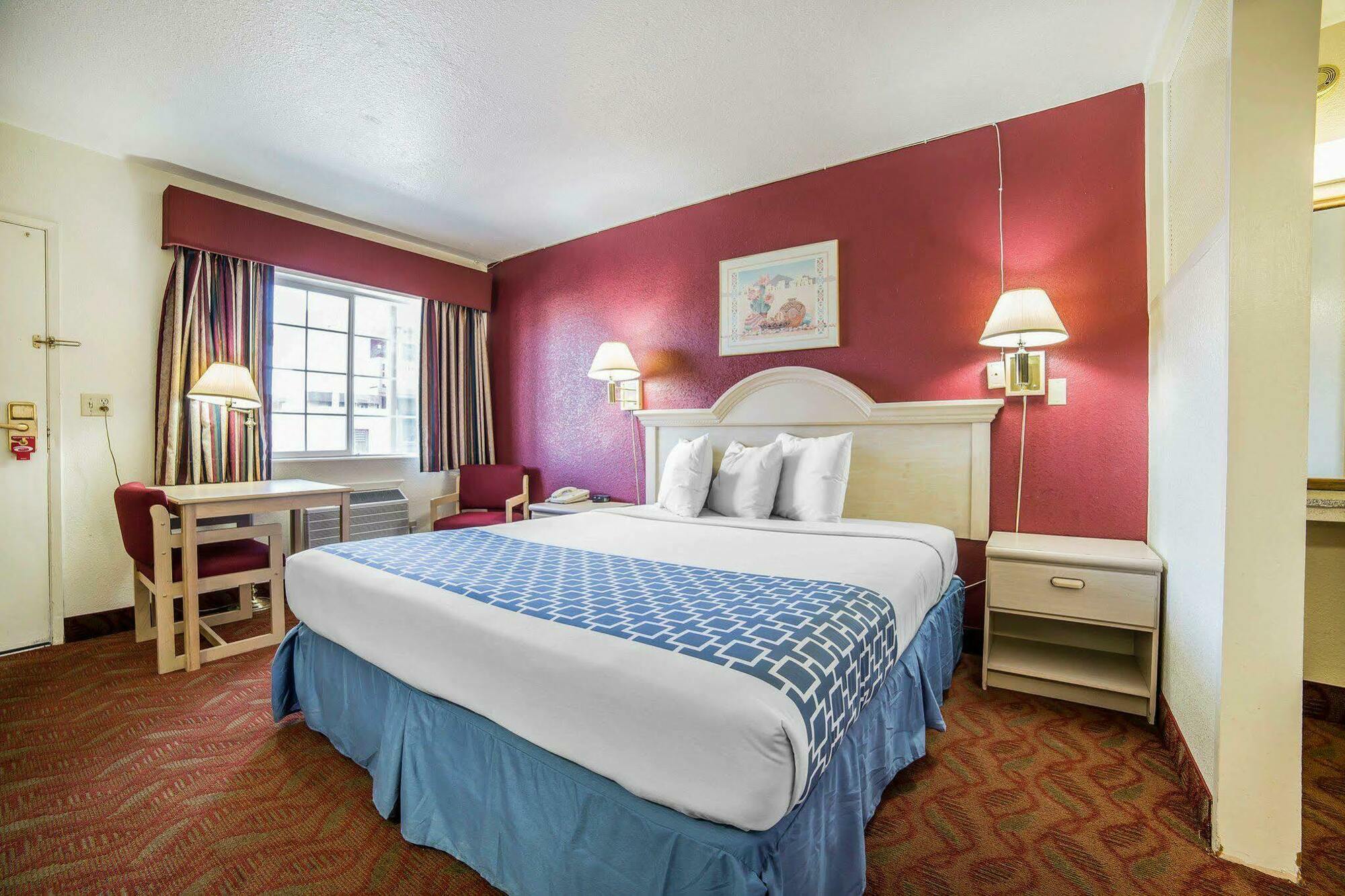 Lodge Econo Naval Air Station Area *