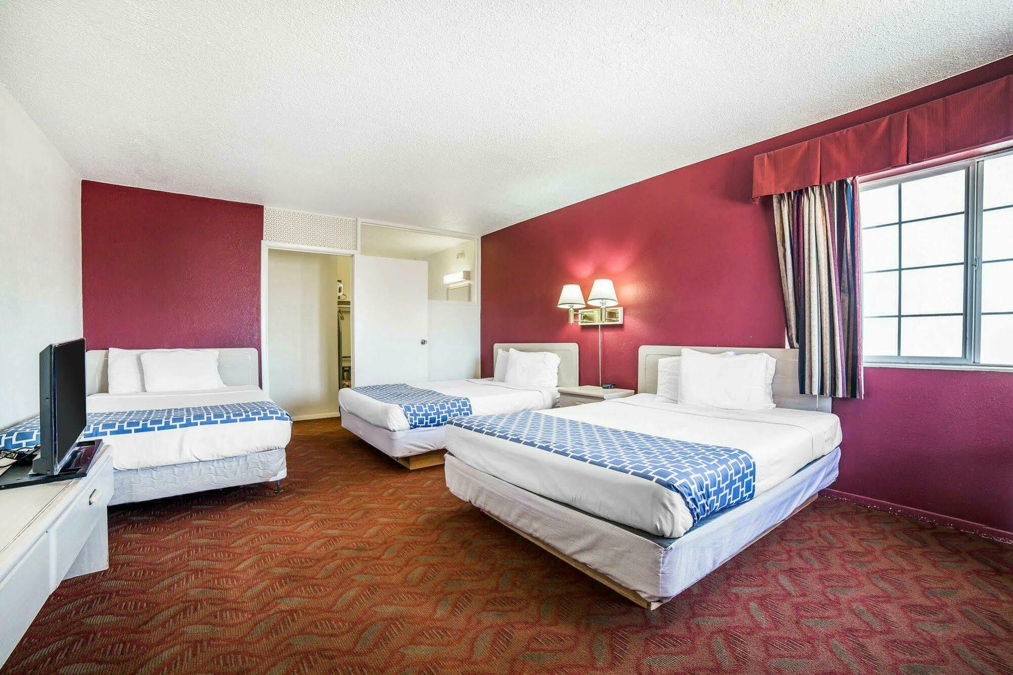 Econo Naval Air Station Area Lodge